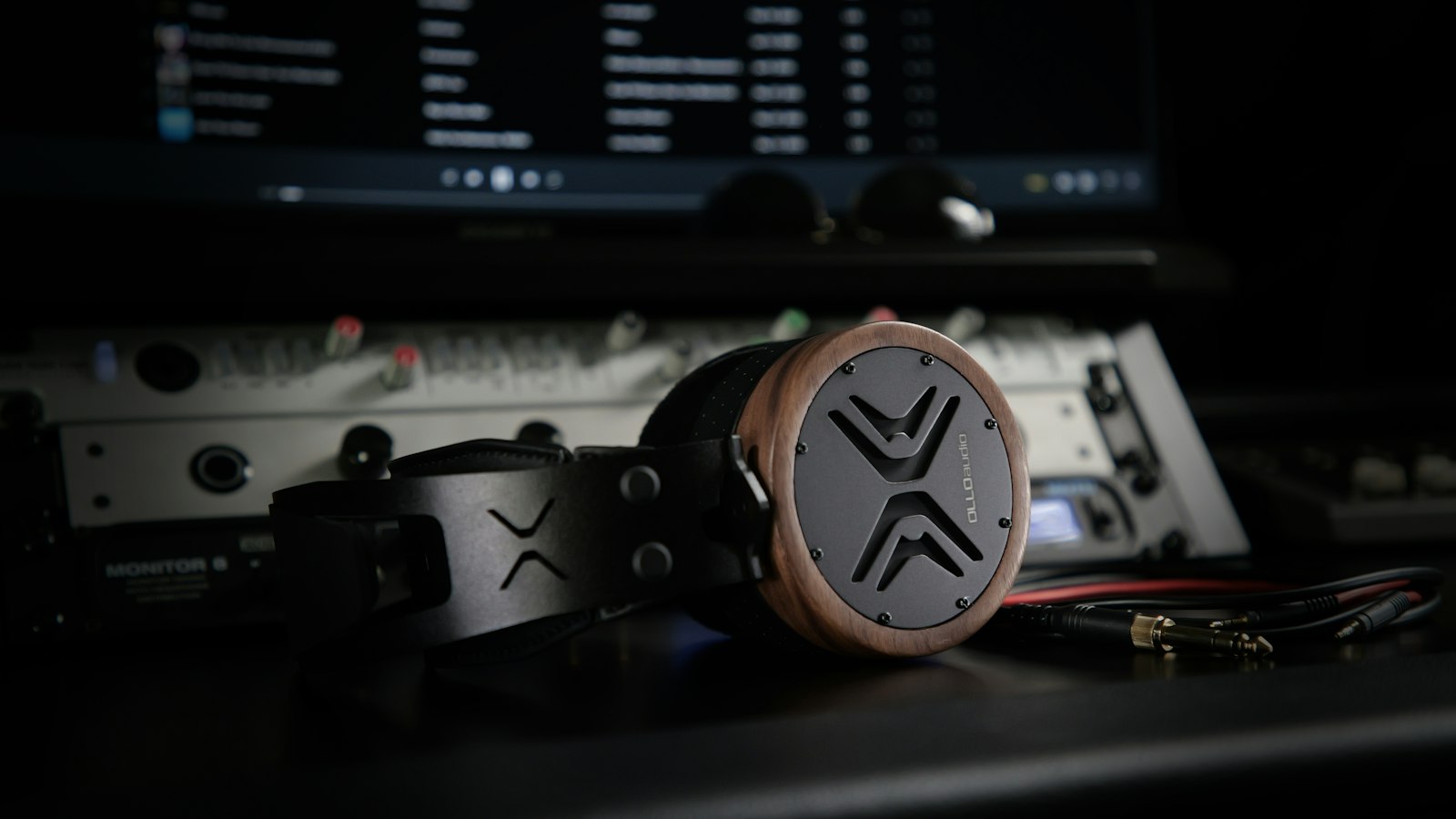Headset Neck and Jaw Pain: How to Make All-Day Headphones More Comfortable | Posture Reminder AI blog