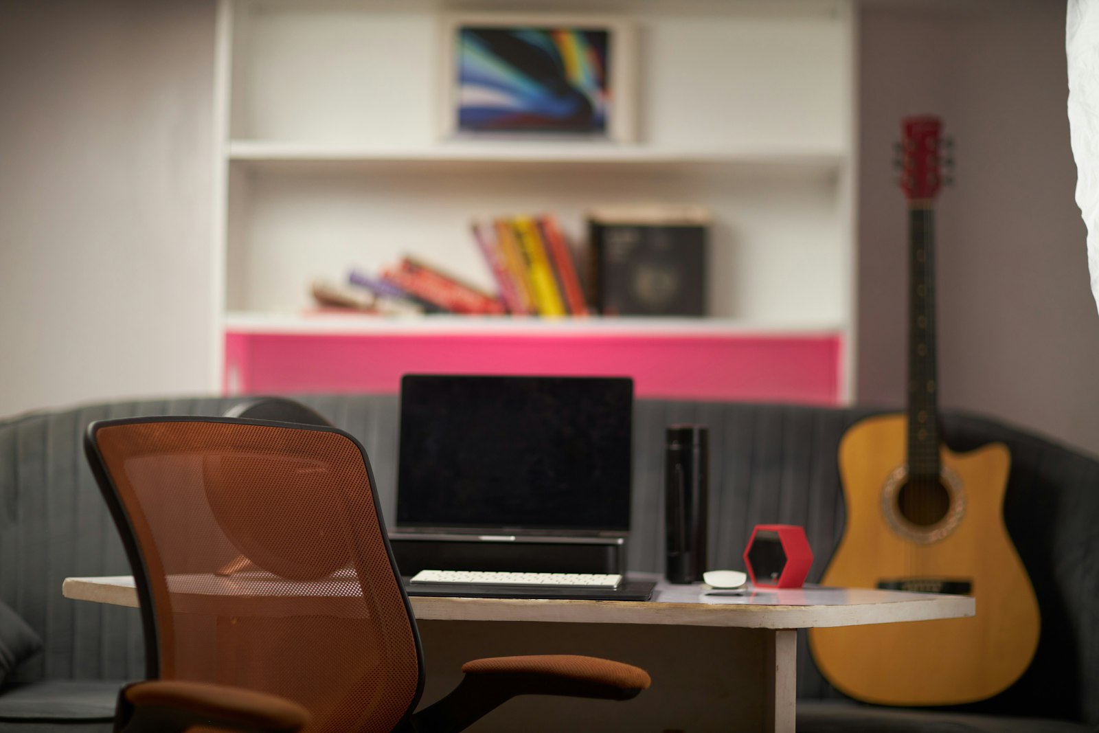 Leg Swelling at a Desk: What Ergonomics Can Help—and When to Get Medical Care | Posture Reminder AI