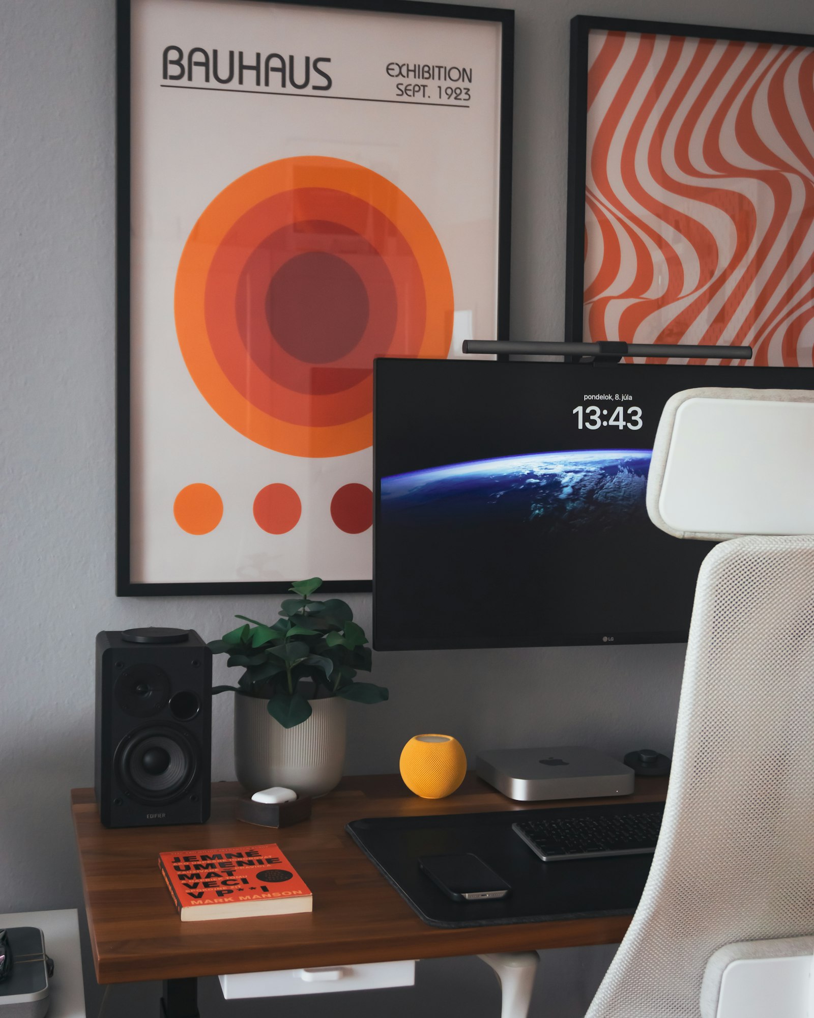 Ergonomics for Short People: Fix a Desk, Chair, and Footrest That Do Not Fit | Posture Reminder AI