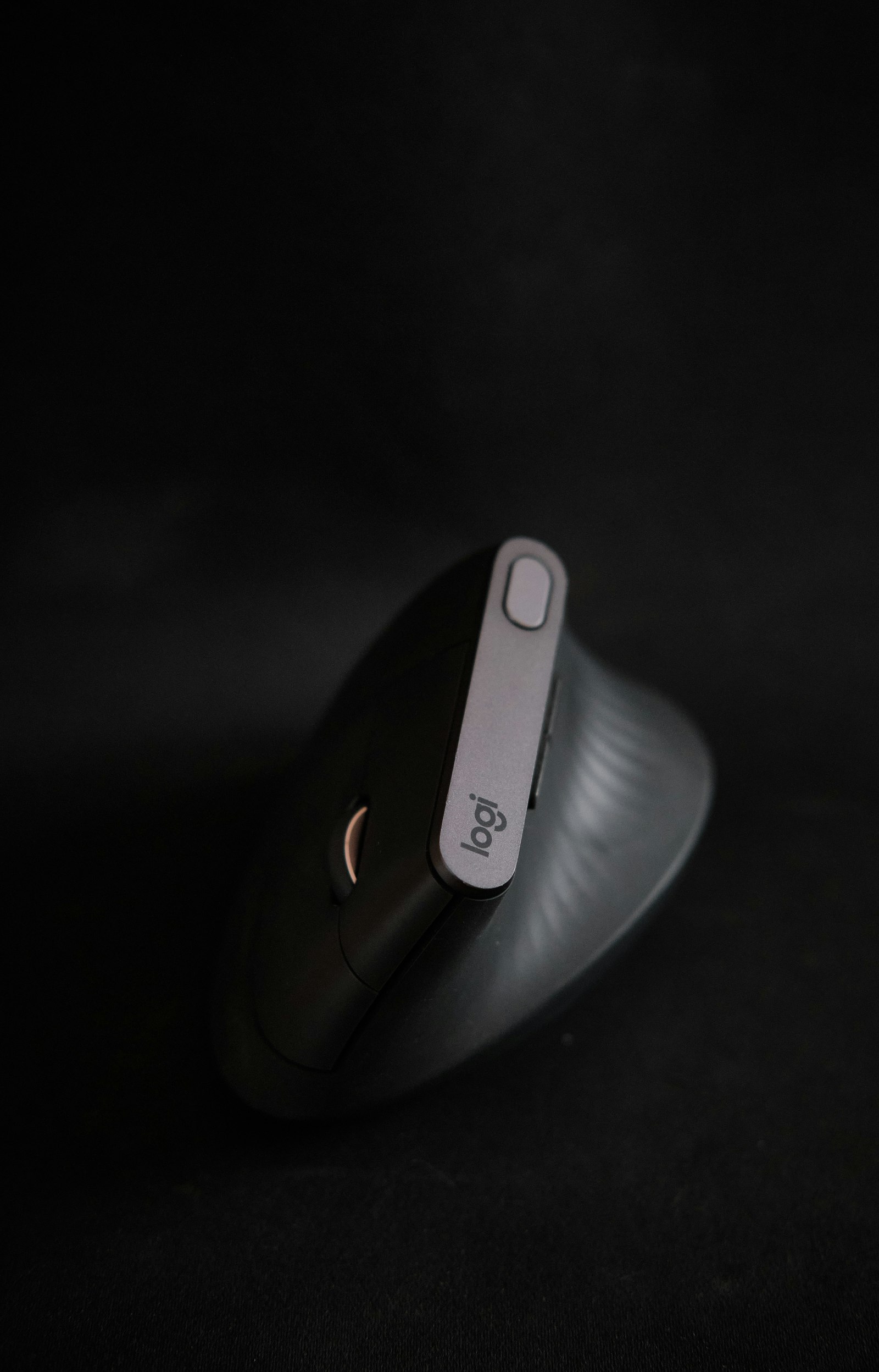 Vertical Mouse Wrist and Forearm Pain: Causes and Setup Fixes | Posture Reminder AI