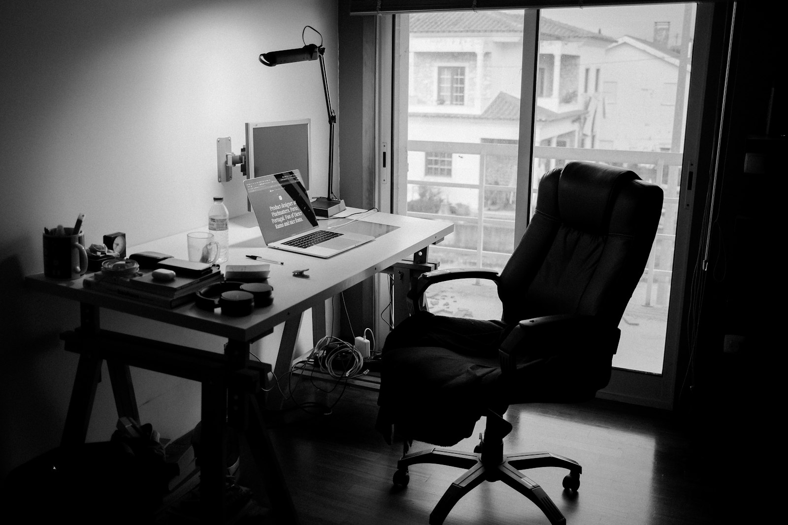 Hot-Desk Ergonomics: A 2-Minute Setup Checklist for Shared Workstations | Posture Reminder AI