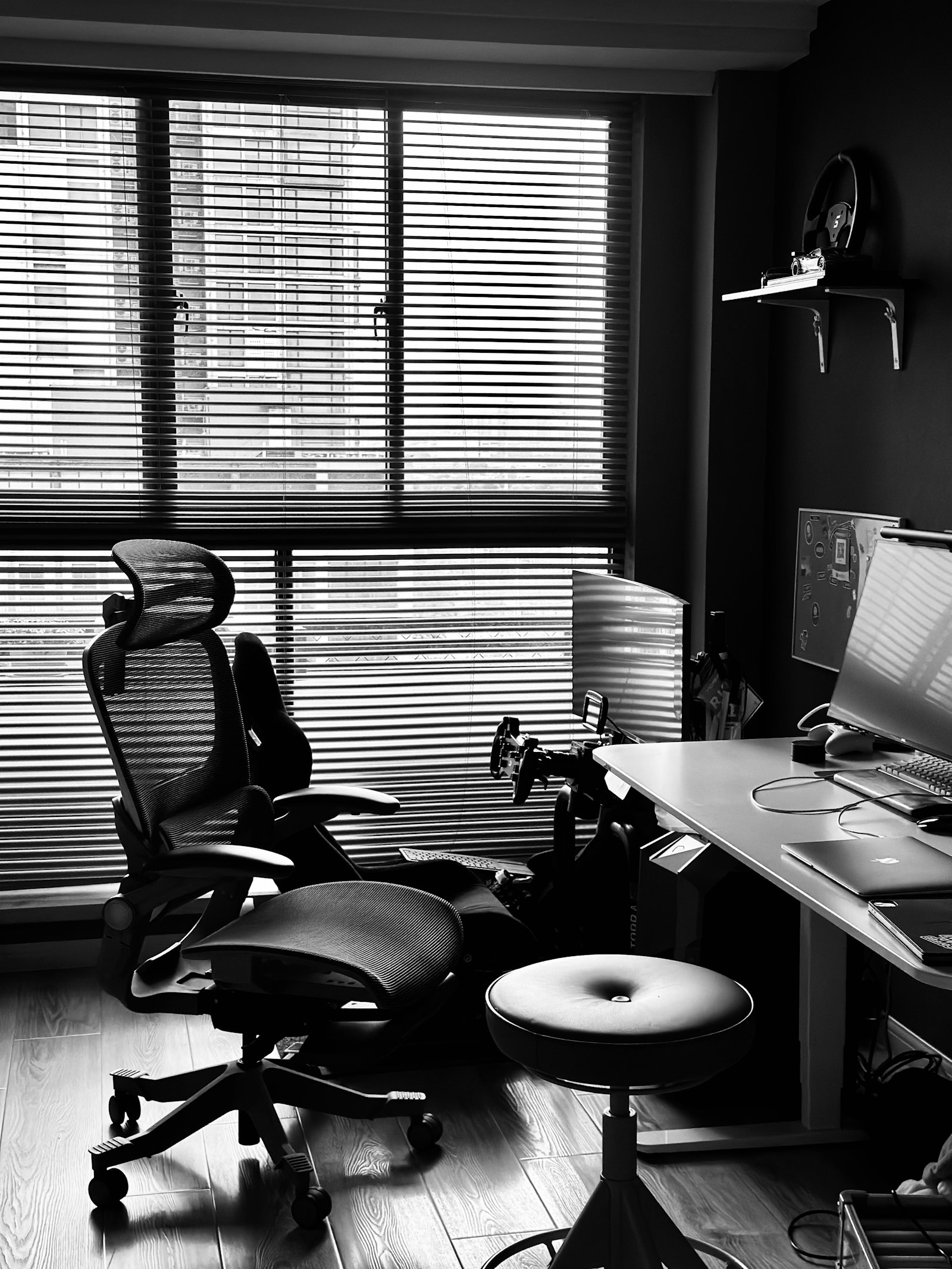 Mid-Back Pain From Desk Work: Why It Burns Between Your Shoulder Blades | Posture Reminder AI