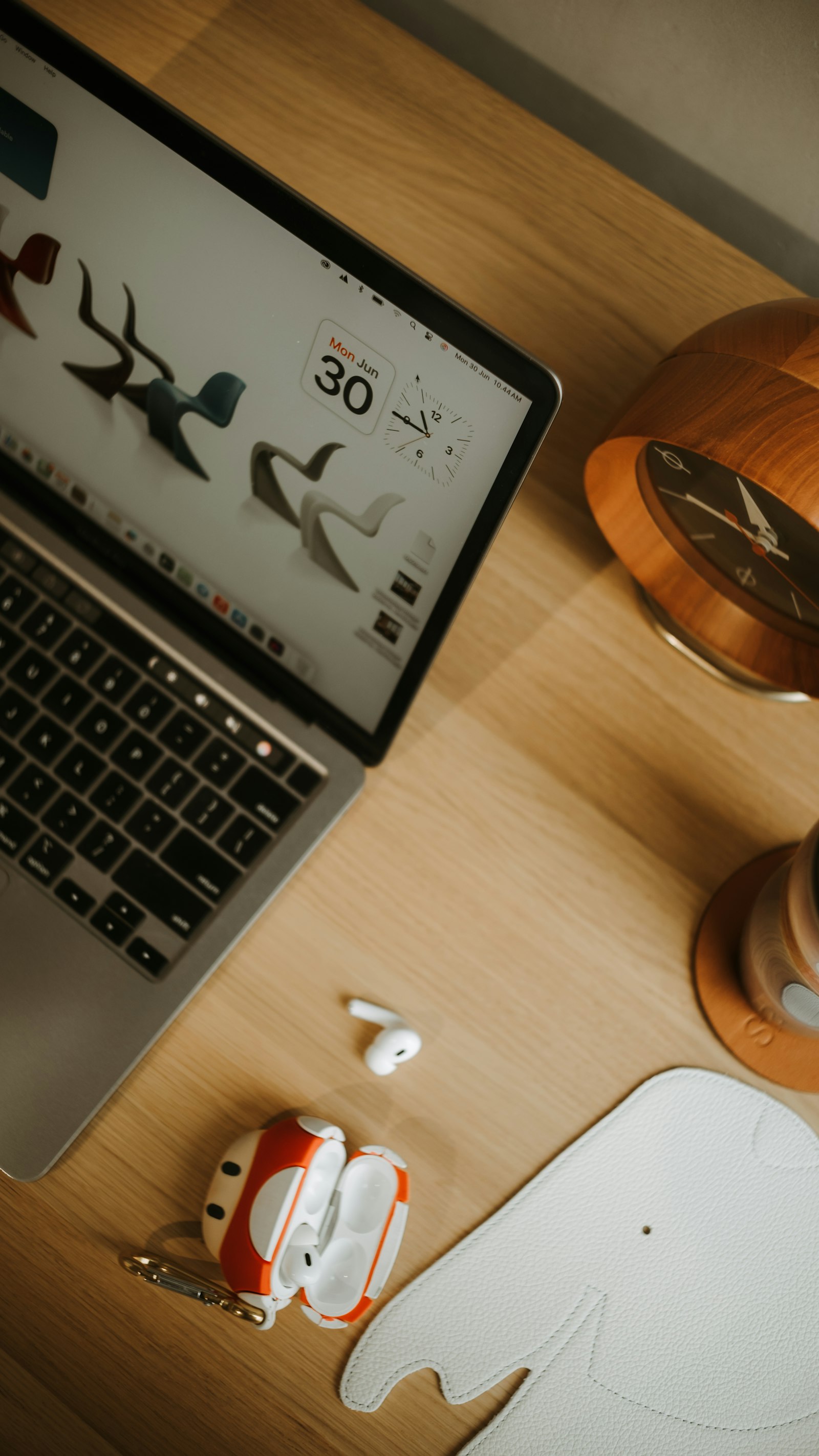 AirPods vs Camera Posture Apps on Mac: Privacy, Accuracy, and Comfort | Posture Reminder AI